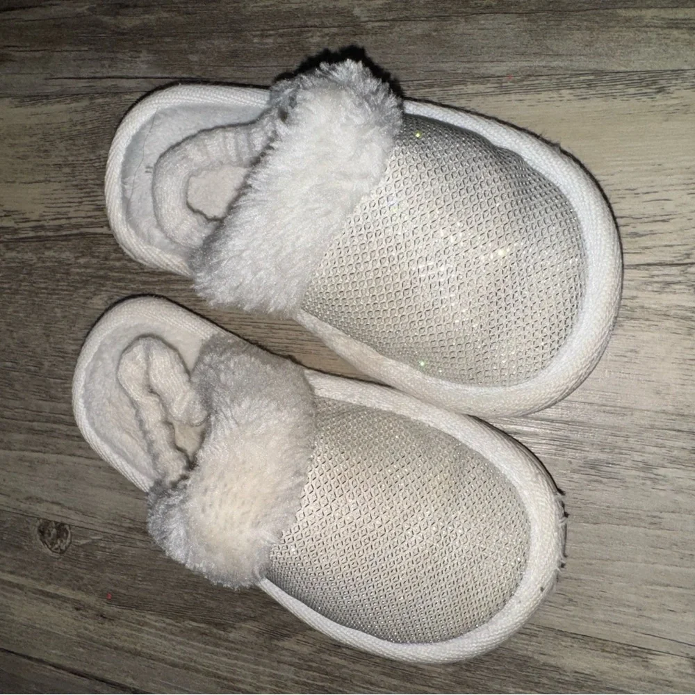 ☀️6/$20☀️ Kids' Cozy Ivory Shimmer Slippers